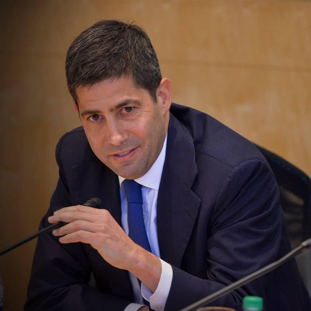 Warsh Advances for Fed Chair, Signals Potential Rate Cuts